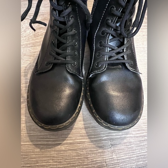 Dr. Martens Kids' Zavala Combat Lace Up Boot Little Kid Size 2 - Picture 7 of 9